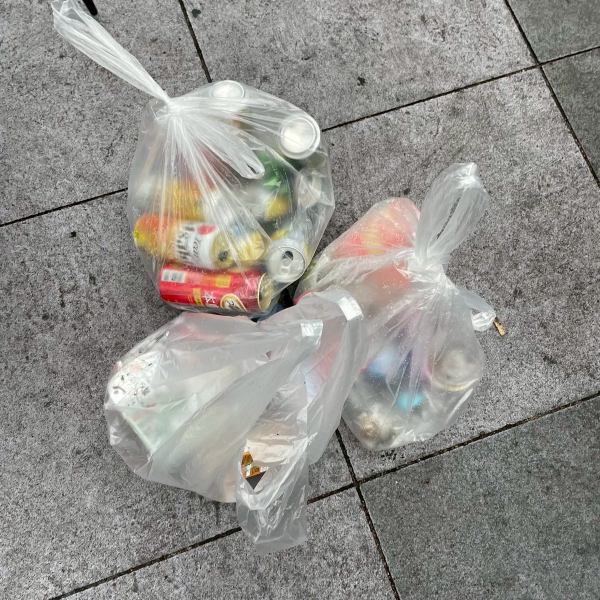 【清掃報告】
 6/9〜6/13のゴミの数の累計は以下の通りです。

缶　60本
ビン　3本
ペット　9本

先週は全体的に雨が多かったですね☔
雨の日はロータリーにも人が少なくなるようです🌧

#早稲田大学　#ボランティア