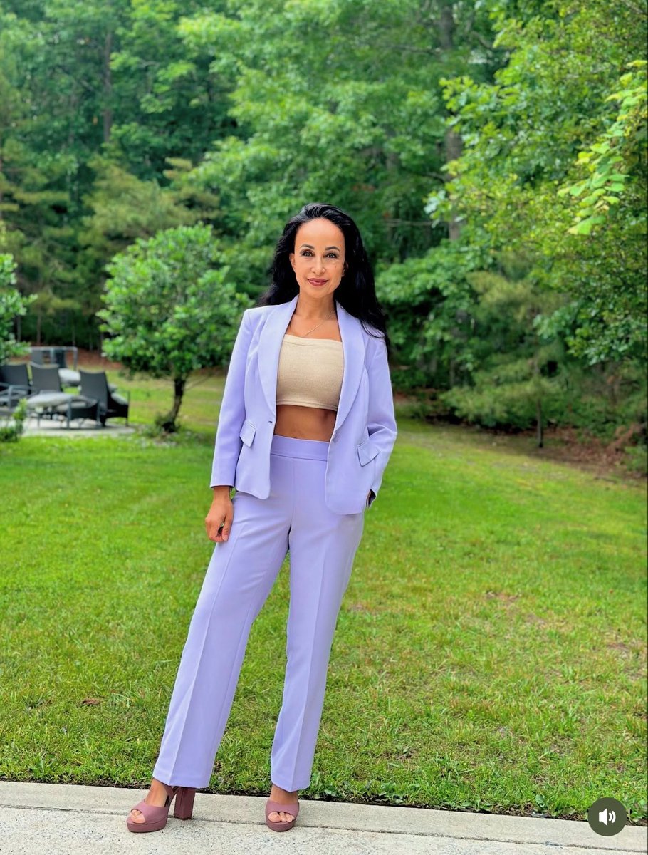 It was cooler than I expected yesterday so had to scrap the dress and opted for this lilac suit w apparently carmen’s top that was in my closet . 

#suit #lilac #purple #dress #cool #summer #spring #pant #nightout #abs #top #pastel #color #palette #light #colorful