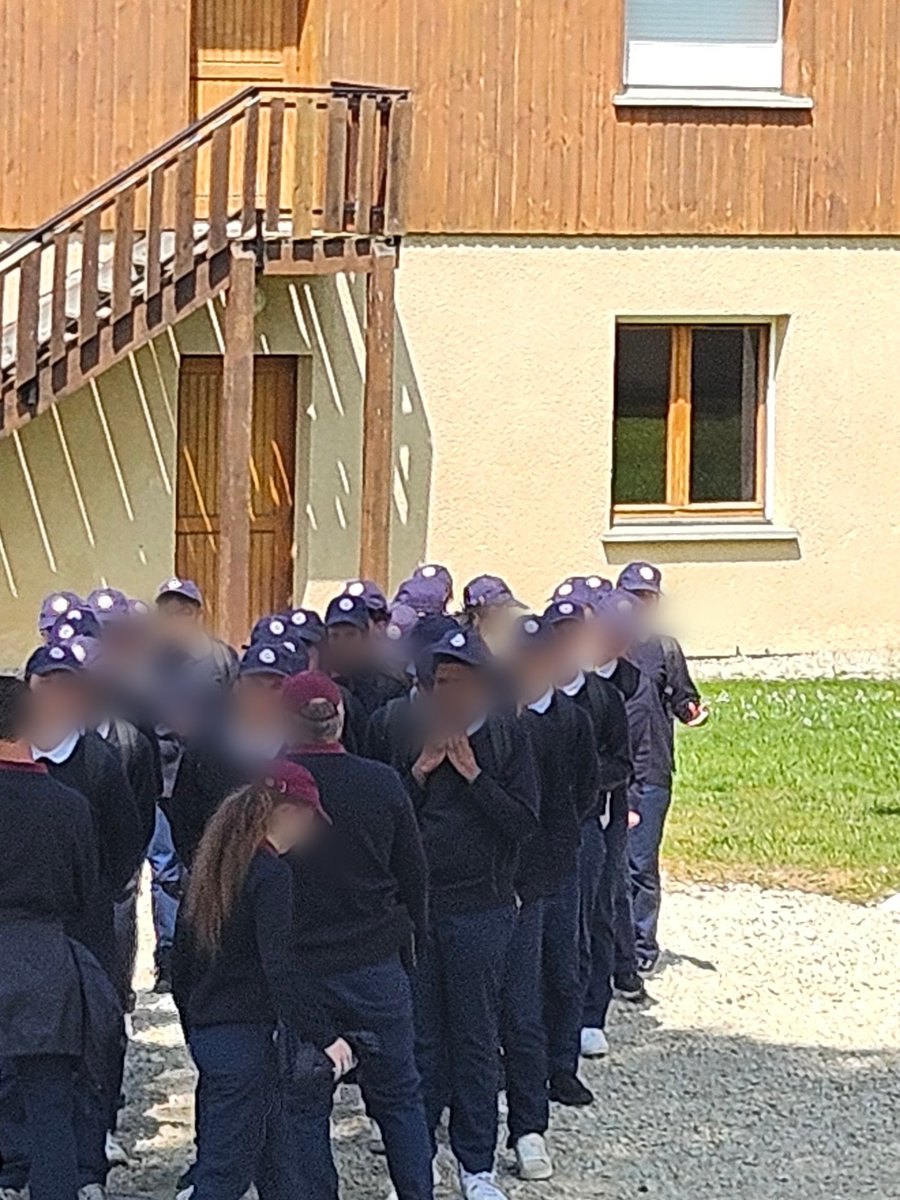 ChristVdbPro's tweet image. Les classes engagés du lycée ont participé au séjour de cohésion du SNU. À cette occasion, ils ont pris part à de nombreux ateliers, notamment sur le self-défense et la prévention de la radicalisation. Un séjour enrichissant et inoubliable pour  les participants. @academielyon