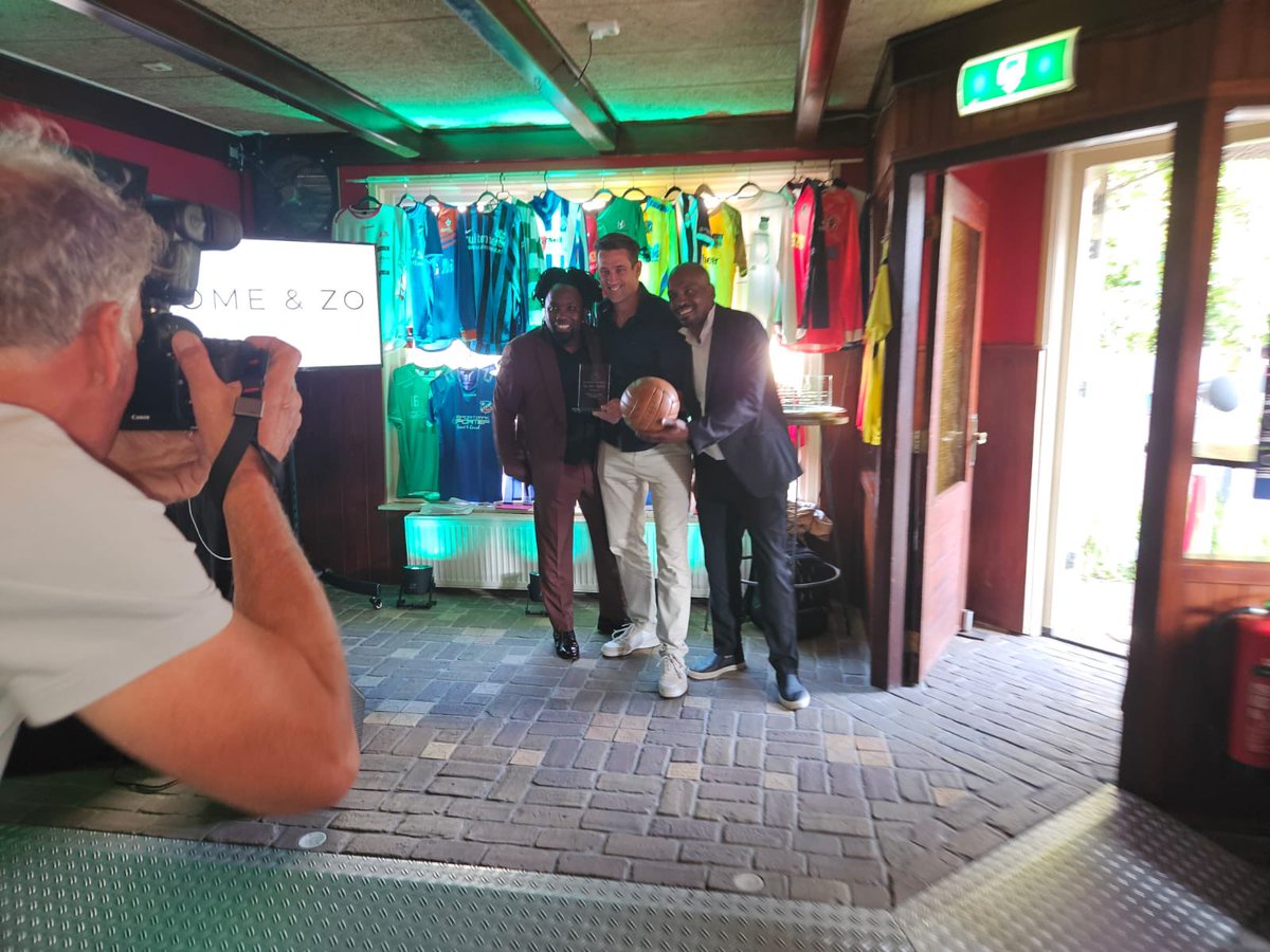 𝙏𝙧𝙖𝙞𝙣𝙚𝙧 𝙫𝙖𝙣 𝙝𝙚𝙩 𝙟𝙖𝙖𝙧 🏆

Onze trainer Koen van der Vlugt is door Aalsmeer Inside uitgeroepen tot trainer van het jaar in de Derde Klasse! 

Gefeliciteerd, Koen! 👏