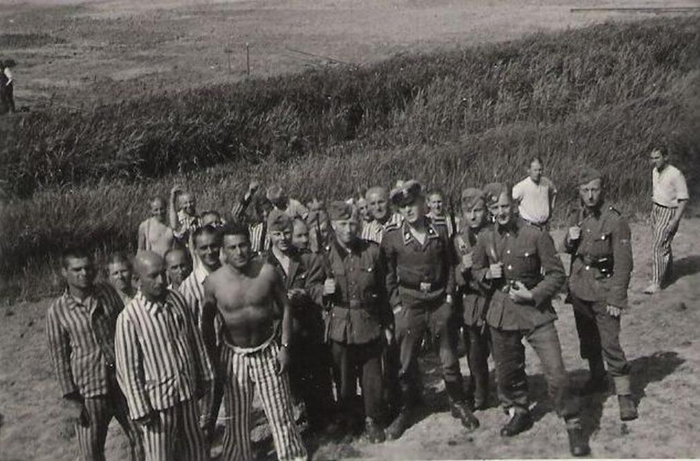 Kevin Prenger (@kevin_prenger) on Twitter photo Daders kamp Vught werden gedreven door identiteitsverlangen
In āKamp Vught 1942-1944: daders en drijfverenā geeft Bert Oomen een inkijk in het nazi-systeem waarin de daders tijdens WO2 functioneerden. <a href="/TracesOfWarNL/">TracesOfWarNL</a> stelde de auteur enkele vragen:
tracesofwar.nl/news/13374/Dad⦠Daders kamp Vught werden gedreven door identiteitsverlangen
In āKamp Vught 1942-1944: daders en drijfverenā geeft Bert Oomen een inkijk in het nazi-systeem waarin de daders tijdens WO2 functioneerden. <a href="/TracesOfWarNL/">TracesOfWarNL</a> stelde de auteur enkele vragen:
tracesofwar.nl/news/13374/Dadā¦