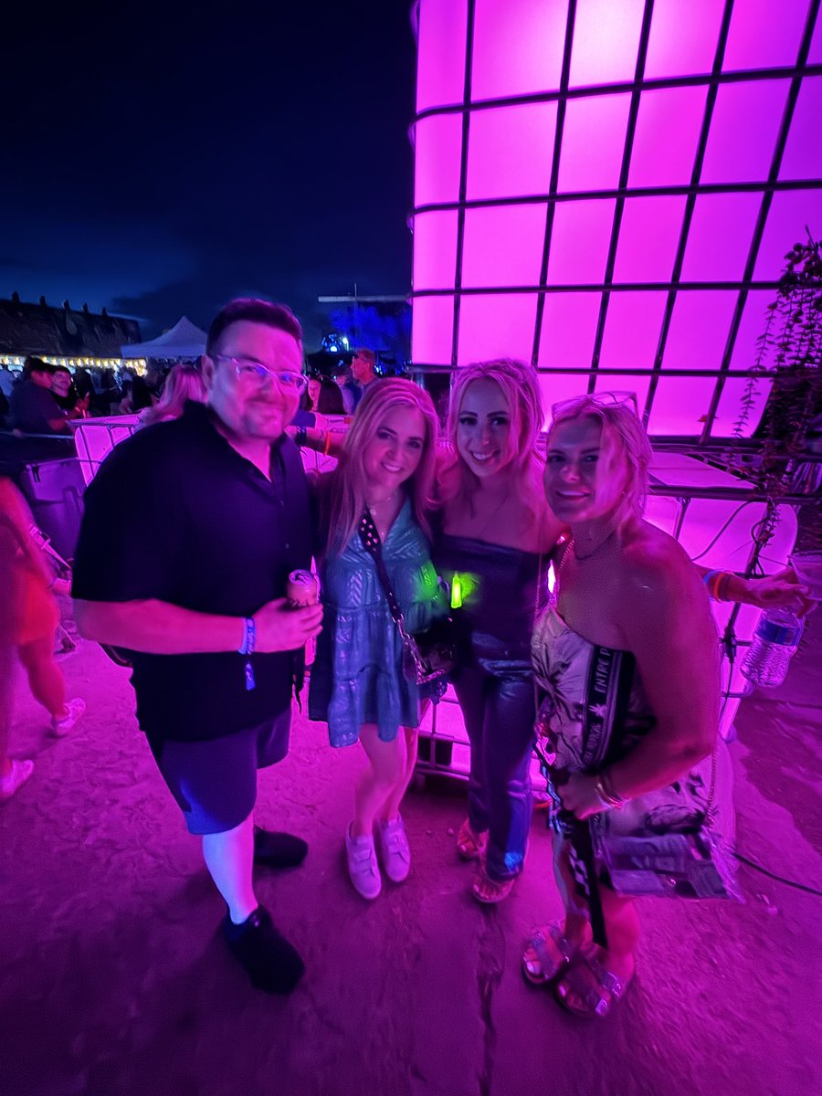 stephiegal's tweet photo. Just one photo (there will be more) from last night’s Deadmau5 set. Incredible festival, loved it! #somewherefest https://t.co/FhBoIzUgZL