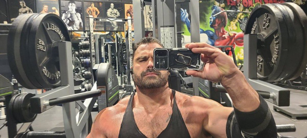 Happy Father’s Day To One of my Favorite Person Ever Vince hope you have a good day today man I appreciate you so much I really hope one day I can meet you because you always gonna be my favorite wrestler ❤️🫶🏽 <a href="/vince_ceres/">Vince Ceres</a>