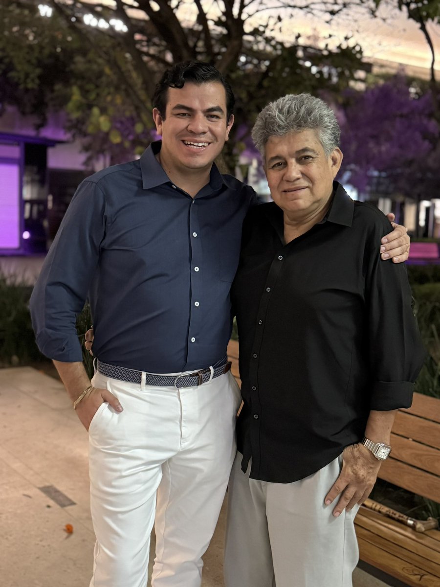 Te amo Papá, agradezco a Dios la hermosa bendición de tenerte a mi lado, hoy te abrazo y te beso, con todo el corazón y el amor más puro. 
 
¡Feliz día del padre a todos quienes tienen la dicha de ser papás!

¡Gracias por todo papá!