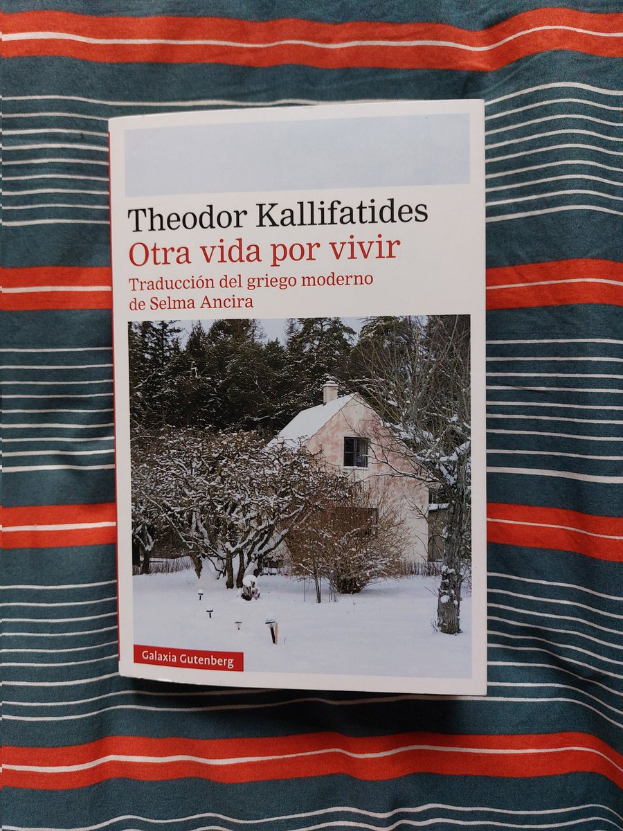 "Dulzura y alivio.
No escribía. Hablaba. Una palabra se unía a la siguiente como si fueran hermanas gemelas".
Así se siente este librito inteligente y conmovedor.
Efjaristó.