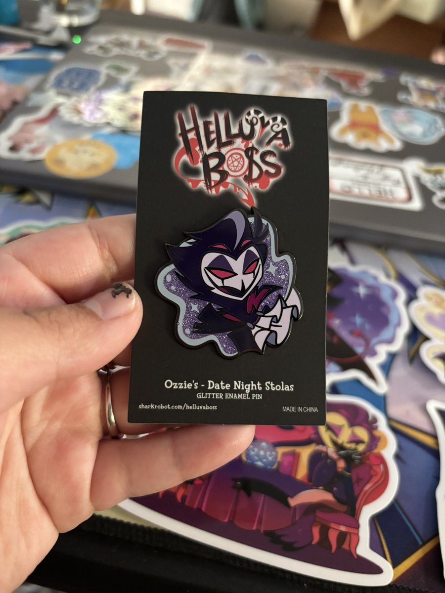MilagroCottrell's tweet image. Hey everyone😊👋 I wanted to show you all my recent SharkRobot haul along with my hellaverse lanyard!😆💖 

I love Stolas and Blitz merch so much!🥰❤️✨ 

#HelluvaBoss #Hellaverse #sharkrobot #stoliz