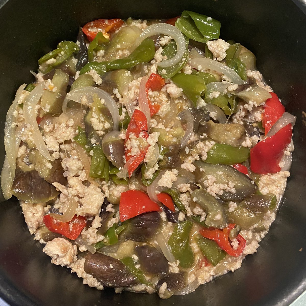 chocopanie's tweet photo. 週末の作り置き量産🍳
ケチャップ炒め、肉味噌炒め、お味噌汁！
続きは明日作ろろうかな🥱 https://t.co/WCbjcUUXHd