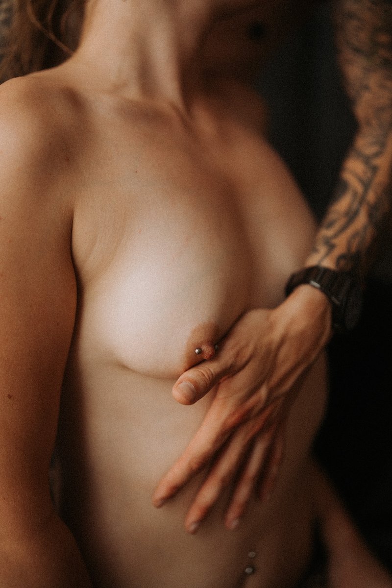 Photoshoot part 1 of Kessy &amp; Sylvain having sex uncensored on patreon.com/xpetitemortx