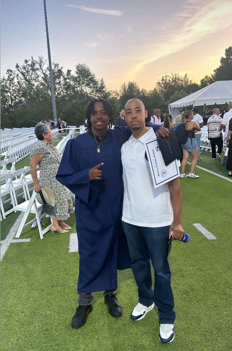 j1young_'s tweet image. Happy Father’s Day to the Greatest, my #1 mentor! Love you Pops🤞🏾@InfamousLano