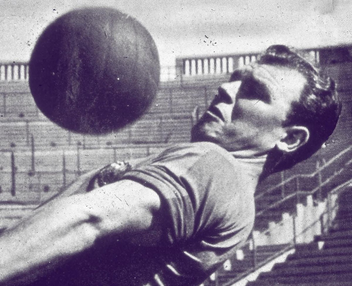 Avui fa 75 anys d’un fitxatge clau en la història culer. No el vaig veure jugar, però recordo la sentida cerimònia del seu funeral, a l’avant-llotja del ‘seu’ Camp Nou (ell va fer petit Les Corts), hi vaig acompanyar la mare, súper fan seva (“no hi ha cames com les de Kubala!”).