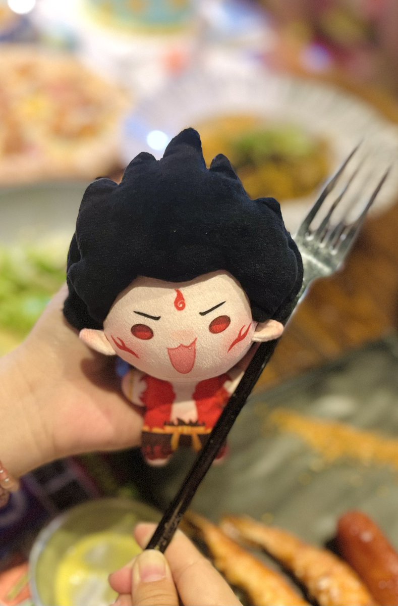 hersky203's tweet image. #哪吒 #哪吒之魔童降世  之前在玩朋友的克劳德娃娃时就想尝试一下充棉的立体发片,打了几版终于做出来了，面皮当然是我喜欢的豆豆眼，为了更拽一点做了翘到天的猫猫嘴