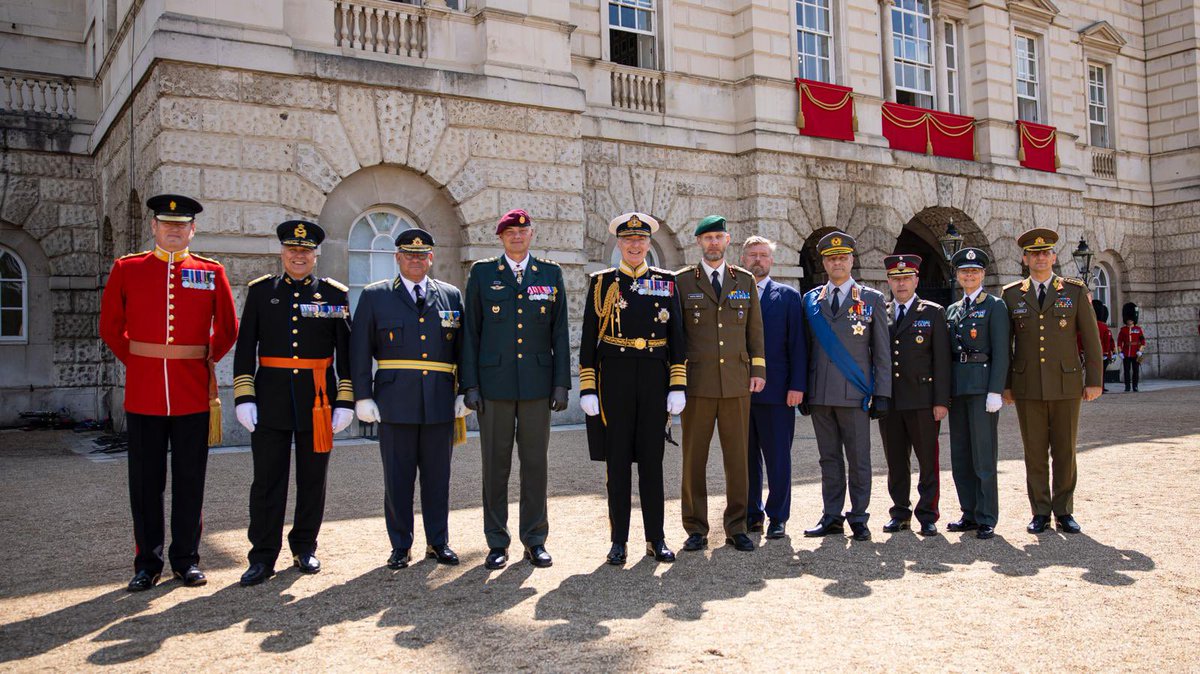 AdmTonyRadakin_'s tweet image. The King’s Birthday Parade is always a special occasion which symbolises continuity and tradition and the quality of our Armed Forces.
It was even more special this year to share it with Chiefs from the 9 nations of the Joint Expeditionary Force, who are such steadfast allies.
