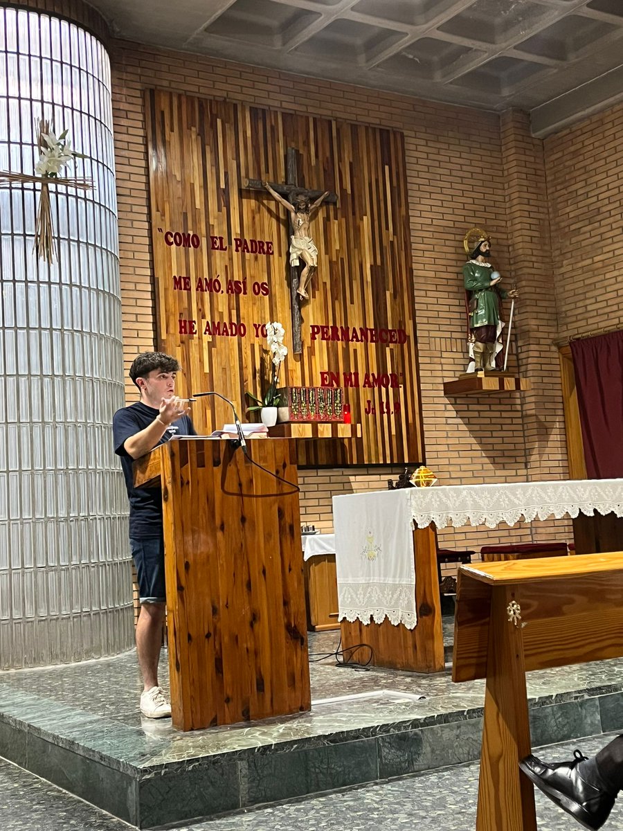 campaJPII's tweet photo. Tarde de reunión con los papis resolviendo las ultimas dudas y conociendo a los monitores de este verano #campaJPII https://t.co/DNkcj38UW1