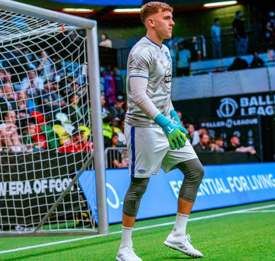 ChangingRoomEst's tweet image. ⚽CRE Grip Socks – Built for the Game.
Ft Goalkeeper @maccagk
No slip. No limits. Just performance.
CRE Grip Socks give you the traction, stability & control to dominate every match.
✅Anti-slip sole
✅Cushioned support
✅no blisters, no distractions
✅Trusted by ballers