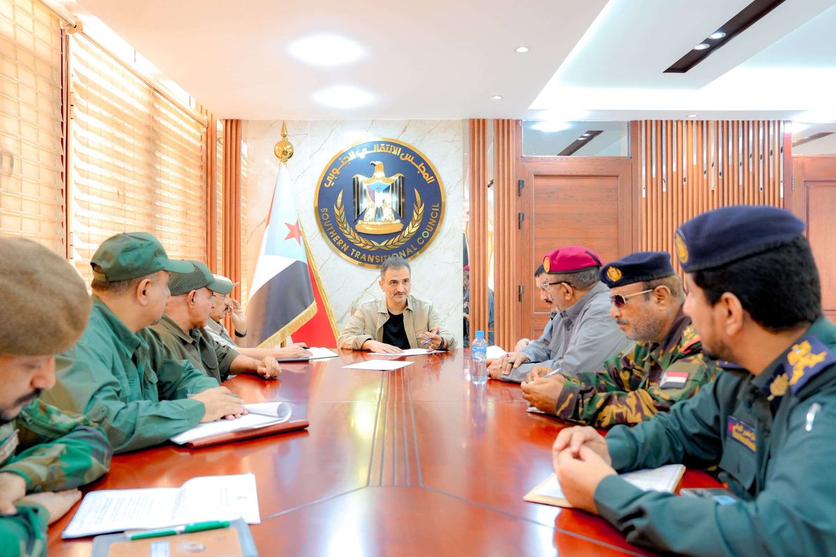 بيان صادر عن اللجنة الأمنية في العاصمة عدن

تابعت اللجنة الأمنية في العاصمة عدن، باهتمام بالغ، الدعوات التي يتم الترويج لها عبر وسائل التواصل الاجتماعي، لتنظيم تظاهرات في ساحة العروض، دون الالتزام بالإجراءات القانونية المنظمة لحق التظاهر السلمي.

وإذ تؤكد اللجنة أنها لم تتلقَّ أي