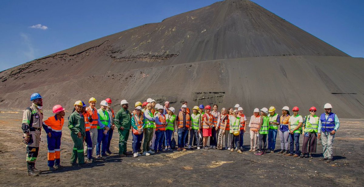 BelgiqueRDCongo's tweet image. #DRCMiningWeek Quelle semaine💯!Une 20e édition réussie!Les acteurs miniers réunis à #Lubumbashi avec liens forts🔗 entre 🇧🇪&🇨🇩:
➡️nos entreprises contribuent à créer de la valeur
➡️notre appui à former les jeunes
➡️notre soutien,avec🇪🇺,au dvpt d'infrastructures #Lobitocorridor