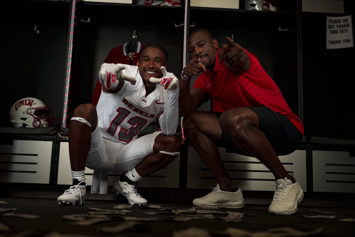 VernBlair13's tweet image. Thanks @Da_DREAM47 and all the UNLV coaches for the love on the visit. “Can't starve a boy God is feedin."@Dannie_Snyder52 @PaloDuroDonsFB @Eric_Mims_Sr @Colbykwilliams @HawthorneCoach @unlvfootball