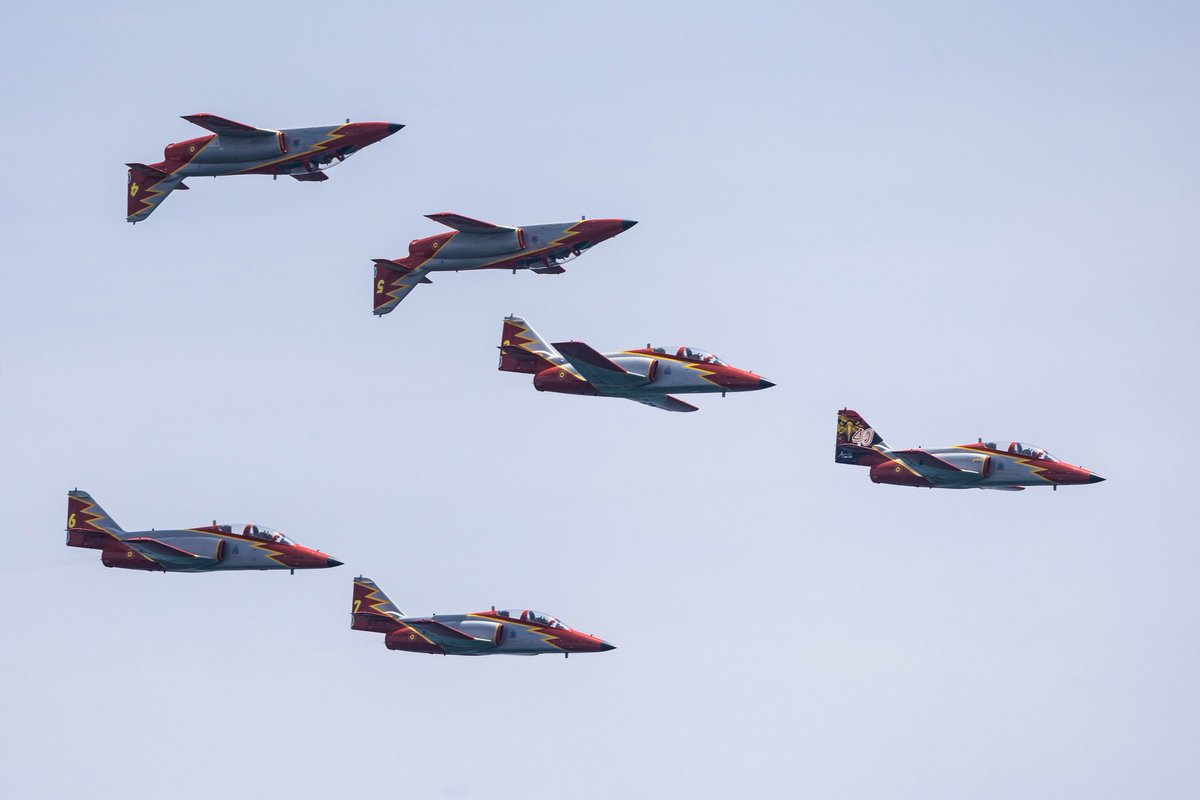 Aviación Militar Española (@aviacionmilesp) on Twitter photo Después de 40 años dibujando nuestra bandera en los cielos de #España hoy en #Aire25 se ha disuelto la <a href="/patrullaguila/">Patrulla Águila</a> del <a href="/EjercitoAire/">Ejército del Aire y del Espacio</a>
Hasta siempre. Guardaremos en nuestra memoria el inmenso orgullo que nos habéis hecho sentir. Después de 40 años dibujando nuestra bandera en los cielos de #España hoy en #Aire25 se ha disuelto la <a href="/patrullaguila/">Patrulla Águila</a> del <a href="/EjercitoAire/">Ejército del Aire y del Espacio</a>
Hasta siempre. Guardaremos en nuestra memoria el inmenso orgullo que nos habéis hecho sentir.