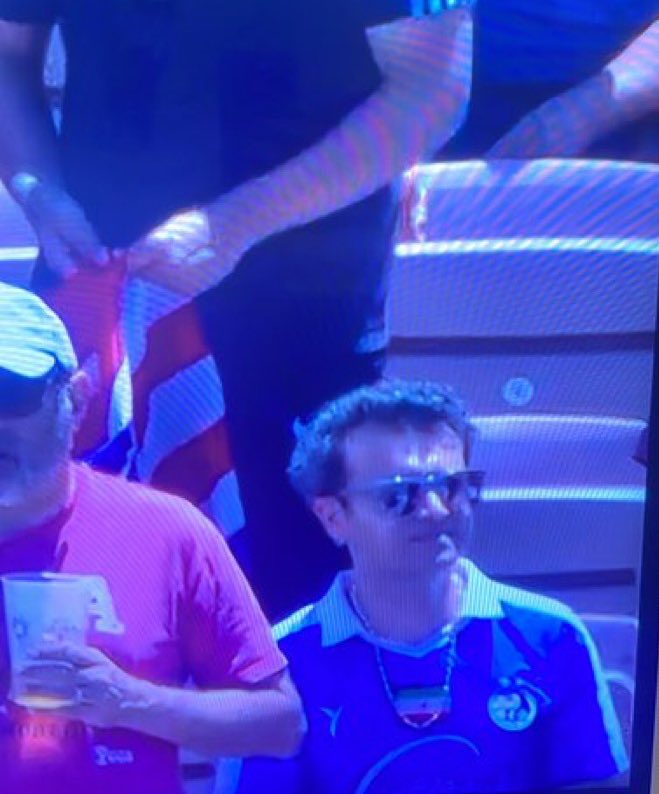 There’s a guy wearing an Esteghlal kit at the FIFA Club World Cup game between PSG and Atletico in California. 😭😭