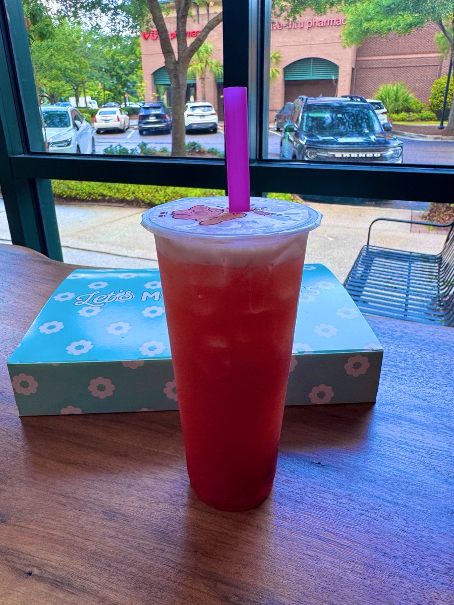 There’s a new mochi donut shop in town. Got a strawberry, chocolate &amp; coffee donut along with a strawberry fruit tea. 🍩🧋😋 #Donuts #MochiDounuts #FruitTea #Boba