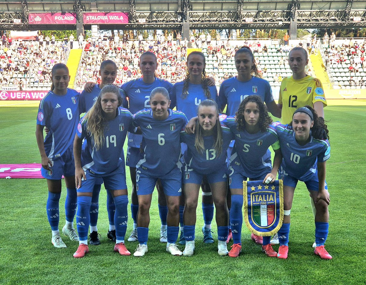 AzzurreFIGC's tweet photo. L'esordio all'Europeo finisce 1-1!
#PellegrinoCimò regala un punto d'oro all'#Under19 🇮🇹

🎙️#Matteucci: "Un pareggio meritato"

↪️ https://t.co/uLpEtZ0Zej

#U19WEURO #Azzurrine #VivoAzzurro https://t.co/UNea7ayx2S