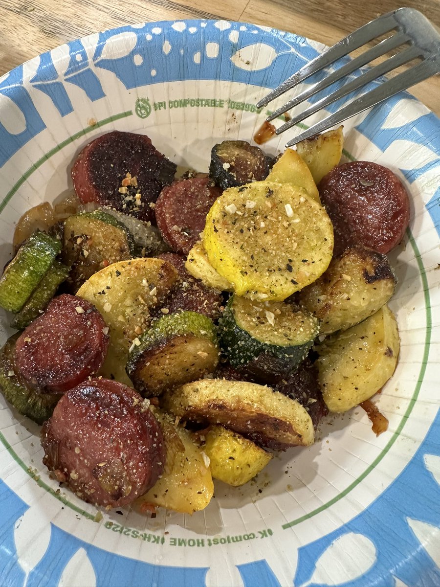 KyleGrainger's tweet image. My lunch today! #lunch #freshveggies