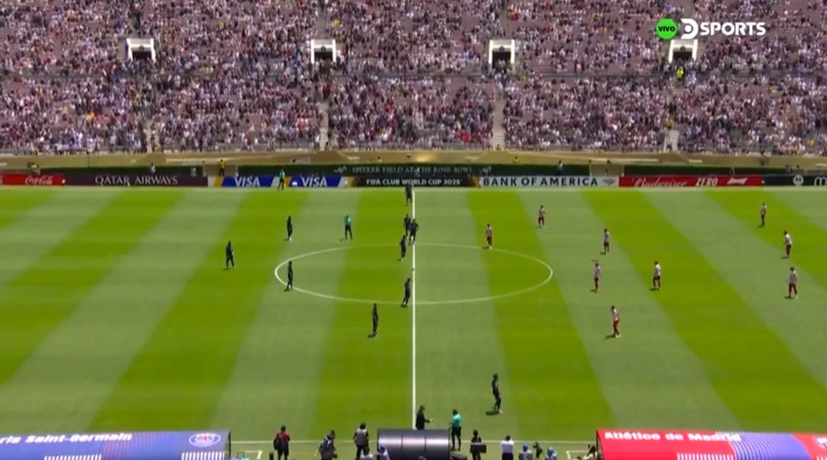 OOC_Momo's tweet image. che no es serio que un PSG - Atlético de Madrid se juegue de día y en esa cancha. Tristísimo