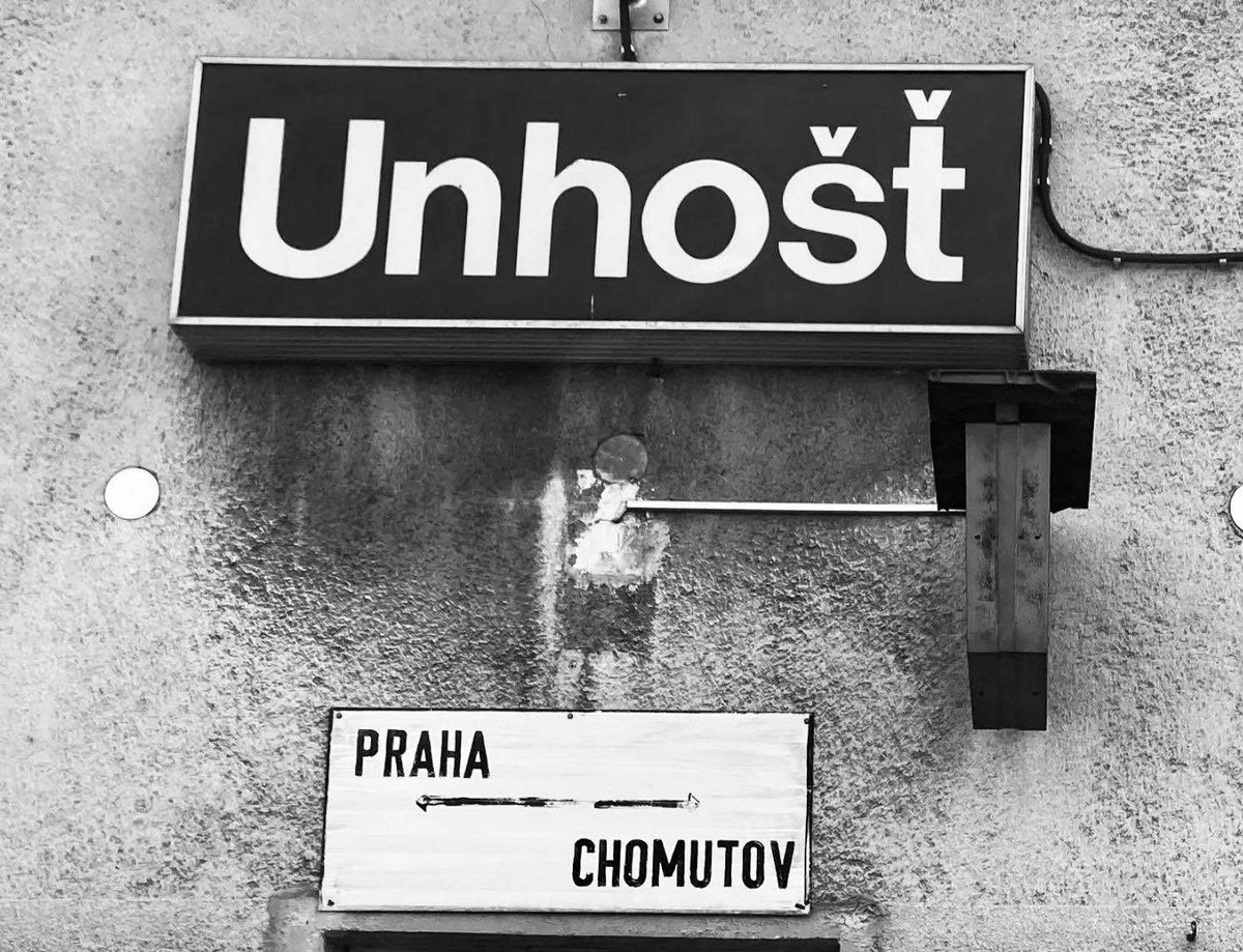 Objevila kámoška. 

Ten hulvátsky umístěný háček nad "t" je, lépe tedy byl, nějaký standard? 
<a href="/DispecerZ/">Dispečer železniční</a> ? <a href="/Vlakuska544/">Štíplístková</a> <a href="/Spravazeleznic/">Správa železnic</a> ? <a href="/ceskedrahy_/">České dráhy</a>