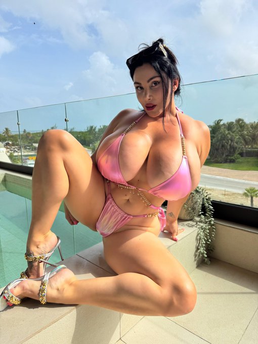 Watch KORINA KOVA living with Gigantomastia's leaked NSFW photo on TwXstars