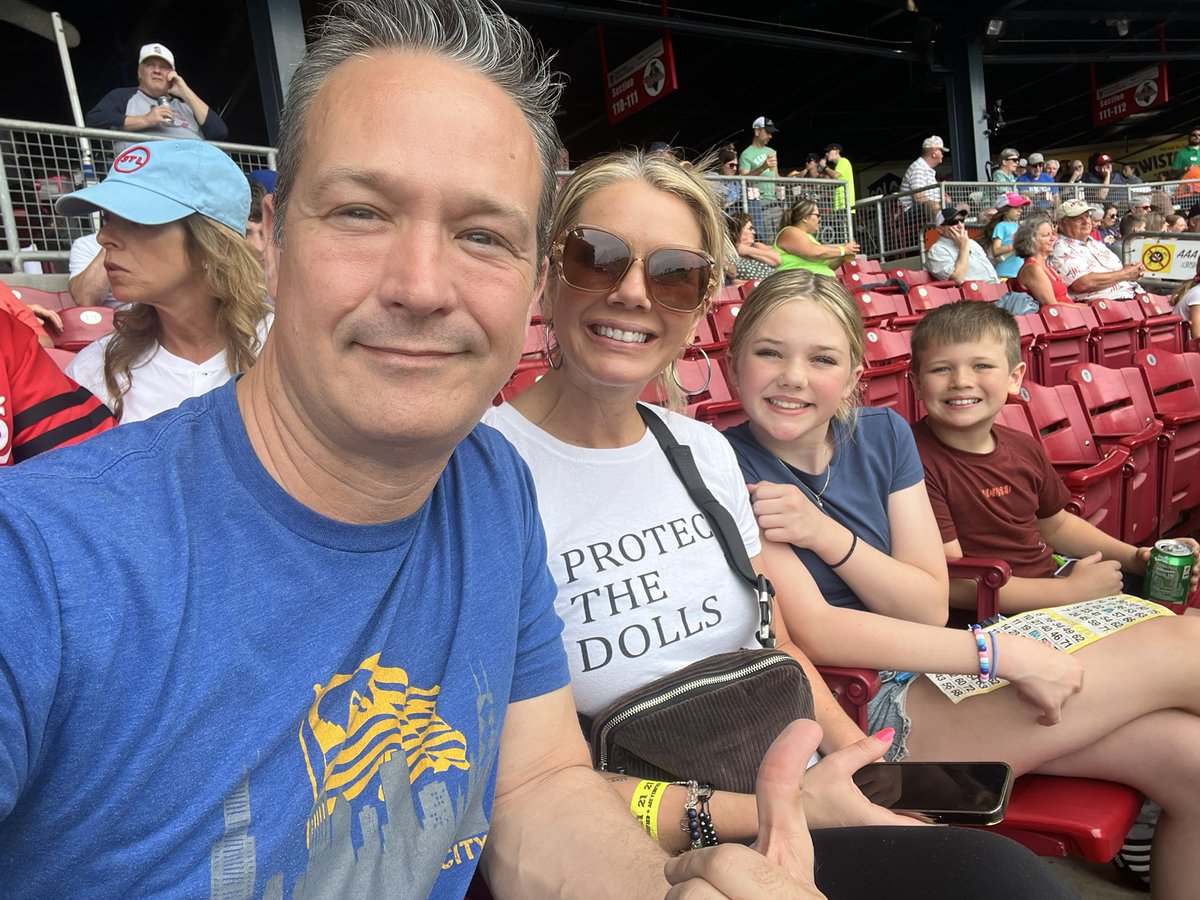 Wade Leslie tweet media