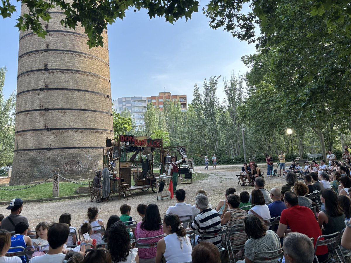 Monzón Cultural (@monzoncultural) on Twitter photo 🎩 <a href="/CiviCiviac/">CIVI-CIVIAC PRODUC.</a> ha hecho magia con “Don Bártulos” en el #MOBA2025: humor gestual, ilusión y tradición ambulante en la Chimenea Azucarera.
📍 Chimenea Azucarera · 19:30 h
#FestivalMOBA #MonzónCultural #ArtesDeCalle #Monzón 🎩 <a href="/CiviCiviac/">CIVI-CIVIAC PRODUC.</a> ha hecho magia con “Don Bártulos” en el #MOBA2025: humor gestual, ilusión y tradición ambulante en la Chimenea Azucarera.
📍 Chimenea Azucarera · 19:30 h
#FestivalMOBA #MonzónCultural #ArtesDeCalle #Monzón