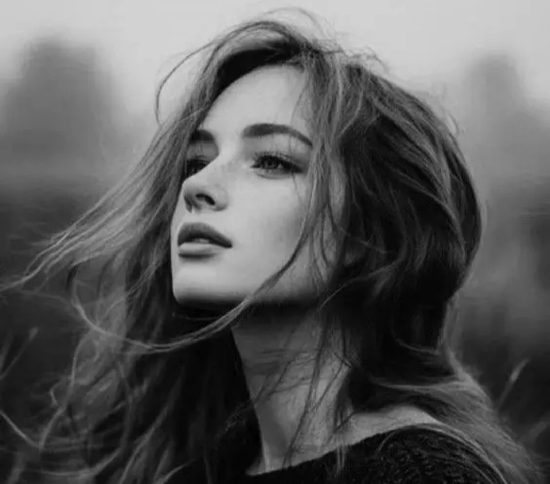 كم أوجع القلب طعنٍ من أحبته 
وأحزن النفس من تسعى لبسمته

وكم عفا عنهم قلبي بفطرته
كعَفو يوسف عن أفعال إخوته

إن فرطَ الخل في ودِي وضيَعَه
فالصفح والعفو مني حقُ صُحبتِهِ

ما عاد قلبي يرى في البعد معجزة
ولا يطيل الوقوف عند سفحته

قد علمني الوجع أن لا أُكرره
وأن أُغلب عقلي عند زلته
