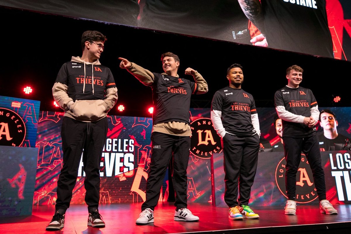 GGBreakingPoint's tweet image. 💫 World Champ LA Thieves team since splitting up!

⚠️ Drazah - 🏆 x 4 
🥶 Envoy - 🏆 x 3 
🧠 Kenny -🏆 x 1 | 💍x 1
🍩 Octane - Sucessful streaming career, best The Flank host.