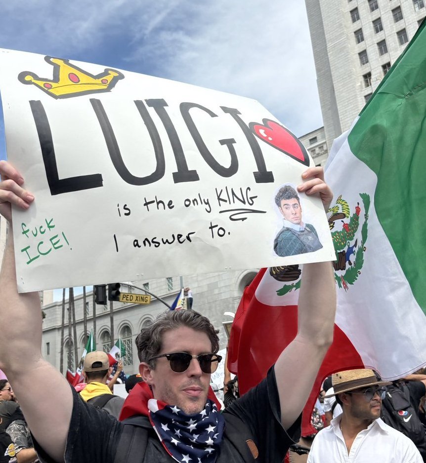 mangionethinker's tweet image. Luigi Mangione support at the 'No Kings' anti Trump protest