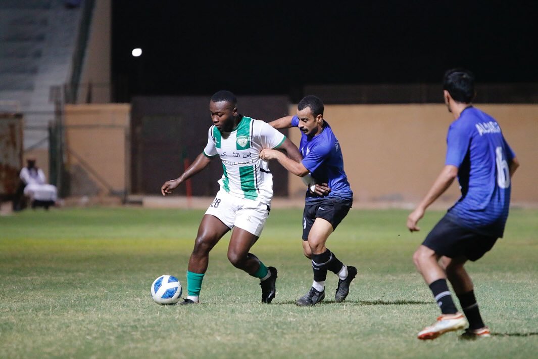الغنيمية يسقط في فخ التعادل السلبي أمام الشباب في دوري الهواة 2025

وكان اللعب سجالا بين الفريقين في بداية النصف ساعة الأولى في وسط الملعب بدون أي خطورة تذكر على المرمى.

التفاصيل..
ghunimia.om/7233
#الغنيمية_الشباب 
#بطولة_شجع_فريقك_2025
 #شجع_فريقك 
#دوري_الهواة_2025