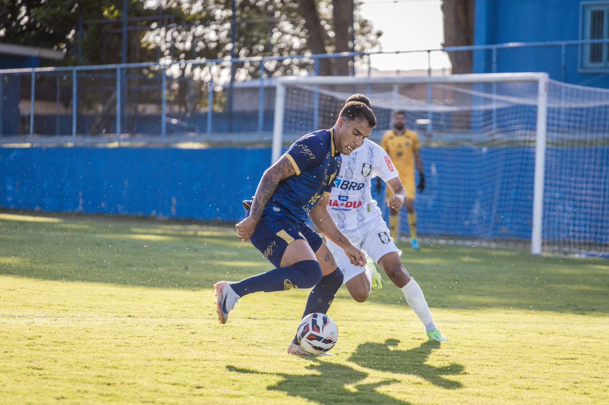 🔵🟡 Com a vitória de ontem sobre a equipe do Ceilândia-DF, pelo placar de 2 a 0, o Camaleão retomou a liderança do grupo A5 do Brasileiro Série D. O próximo jogo da Aparecidense é no dia 29/06, fora de casa, contra o Goiânia Esporte Clube.

#VamosMeuCamaleão
#Aparecidense
