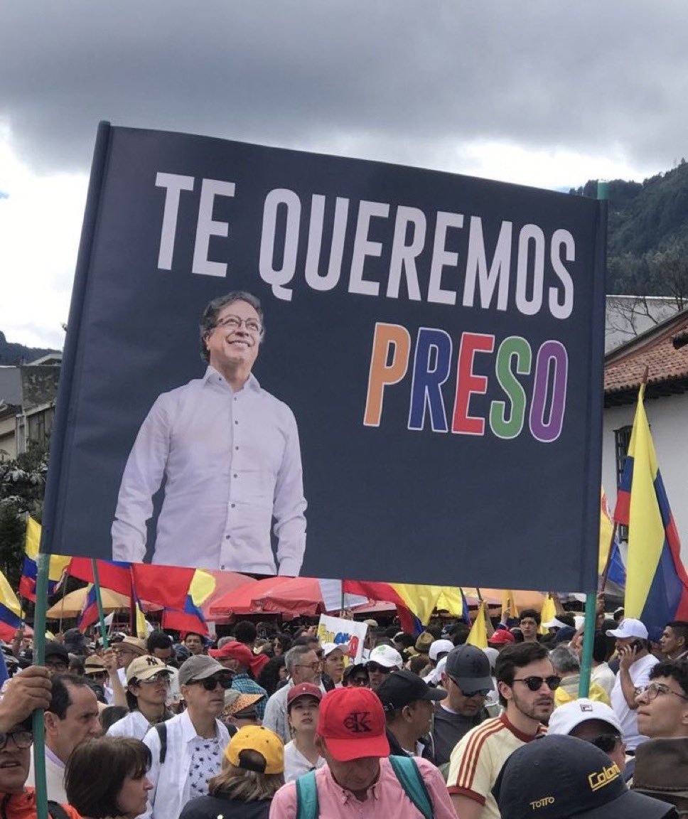 Colombia 🇨🇴 se alza contra el comunista Gustavo Petro y millones de colombianos salen a las calles en diferentes ciudades del país en la Marcha del Silencio para decirle FUERA PETRO. ¿Apoyas esta masiva manifestación patriota?