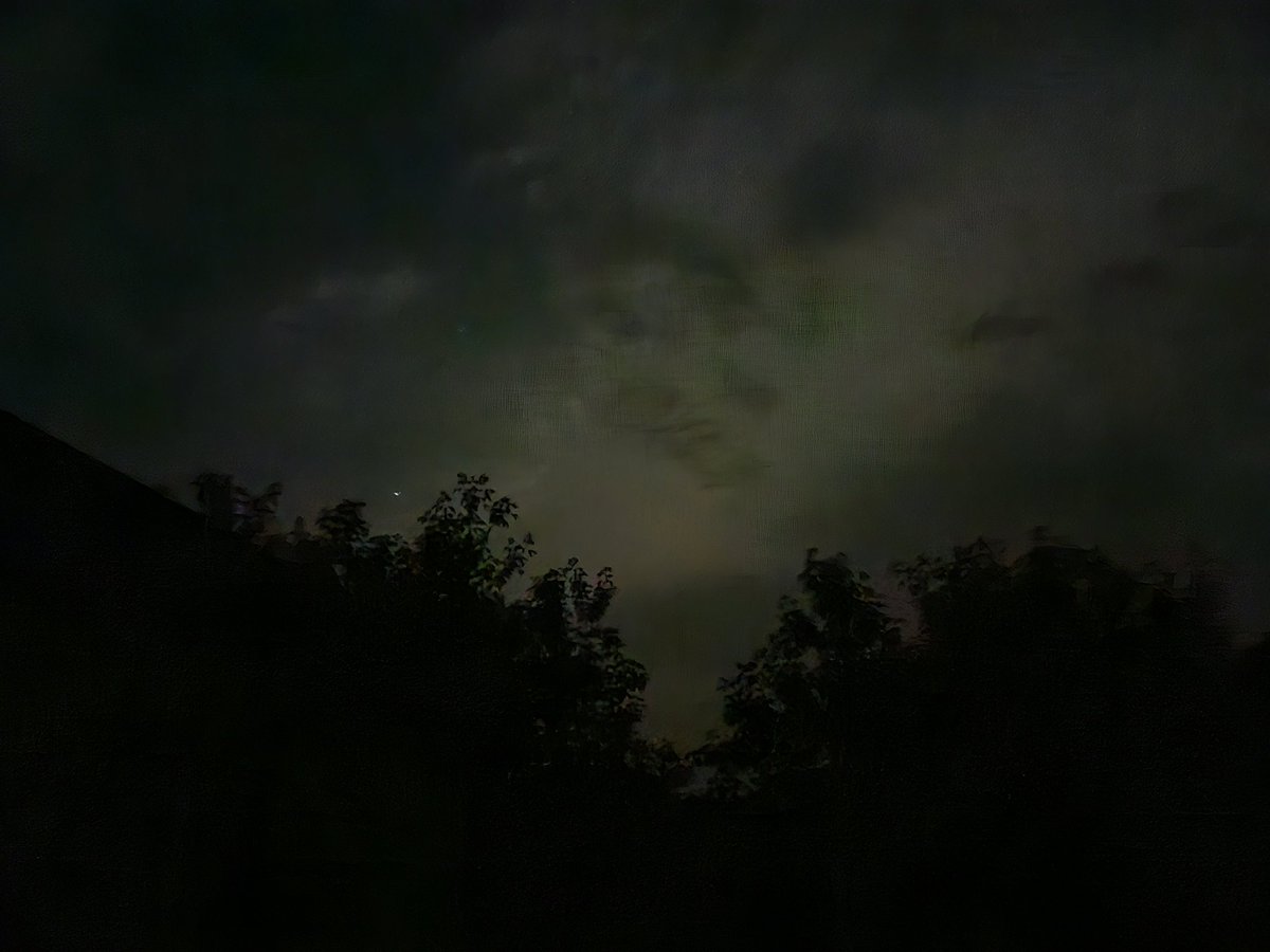 aresonian's tweet image. Night photography clouds reflections of an aurora 

#nightphotography
#nightclouds