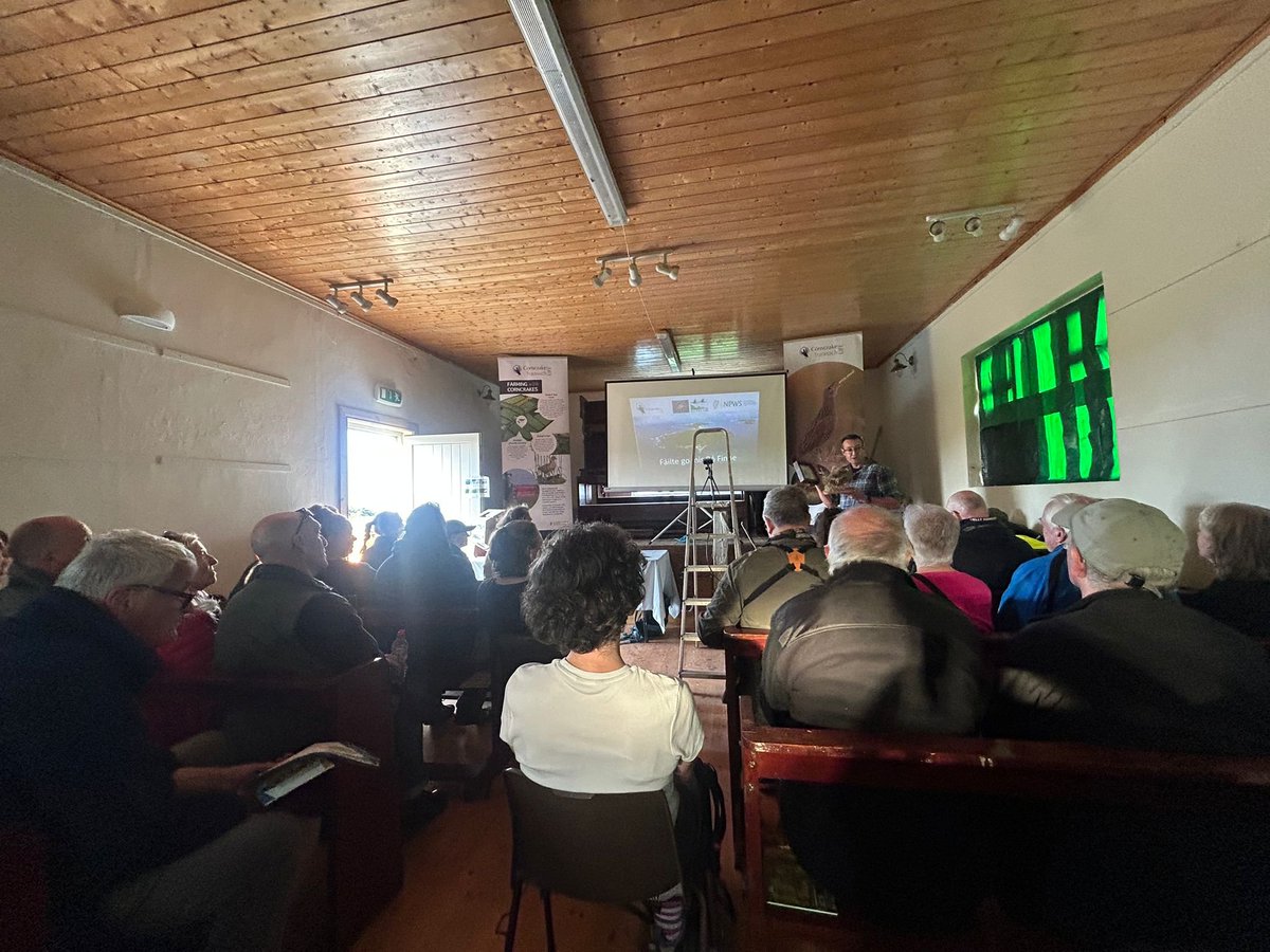 CorncrakeLife's tweet image. Just a few images from our amazing evening on Inis Bó finne in Co. Donegal.
A chorus of 26 corncrakes and the local community welcomed the 60 visitors for our inaugural corncrake tour.
Bhí sé iontach.