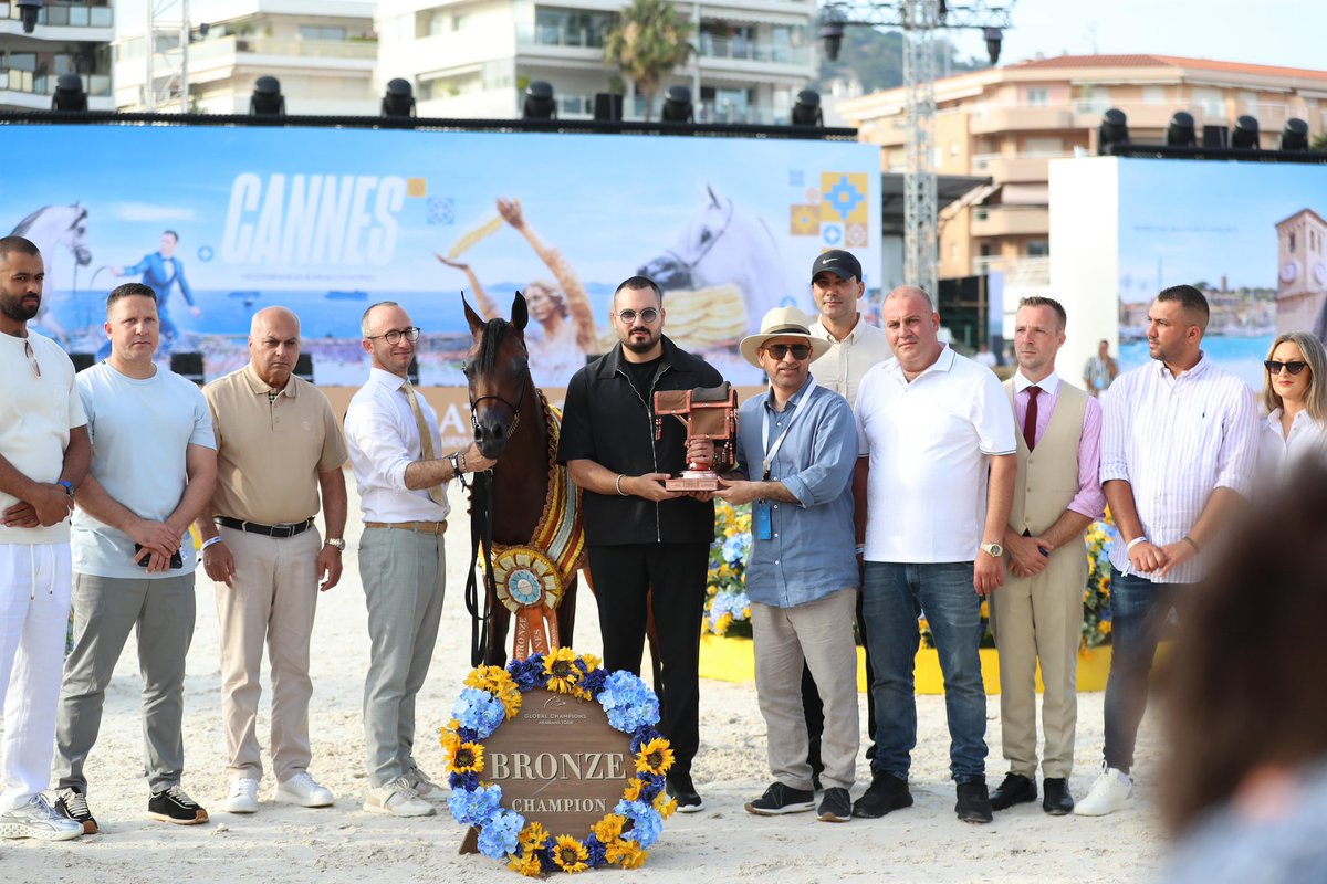 سعادة أ. د. خالد بن إبراهيم السليطي، مدير عام #كتارا يتوج الفائزين في ختام #جولة_الجياد_العربية، فئة الأمهر، في #كان #فرنسا 2025.
@arabianstour
#GlobalChampionsArabiansTour #GCAT  #ArabianHorses  #GCATFrance
#الخيل_العربية
#قطر #كتارا_ملتقى_الثقافات 
#كتارا_وجهة_ثقافية_سياحية