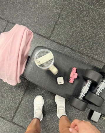 This bench knows all my secrets… and holds all my stuff.😅 💖#WorkoutSetup #GymEssentials