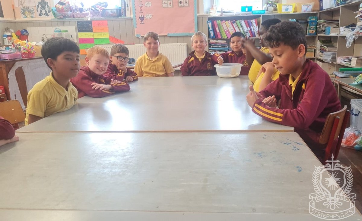 This morning, we're heading back to Miss Byrne's super 2nd Class and the boys were working as junior scientists! The created their own slime and got to bring it home! Super work from the super boys in 2nd Class - well done to all! 😊🧑‍🔬🥼👏