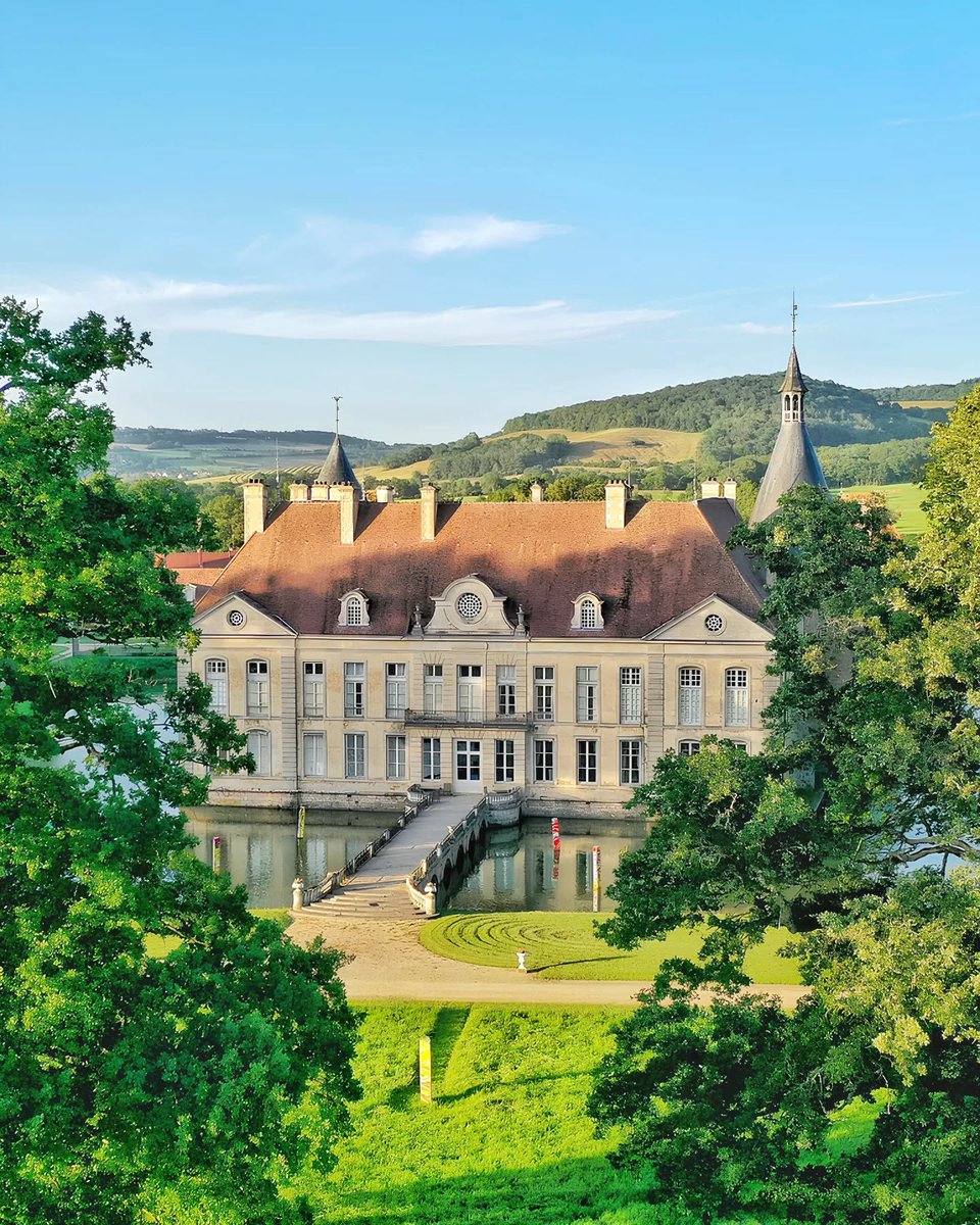 🔴 𝗡𝗢𝗦 𝗚𝗨𝗜𝗗𝗘𝗦 ❤️ | Vous savez combien la famille est une valeur importante pour le château de Commarin, qui se transmet de génération en génération depuis près de 900 ans ! 🙏

Aujourd'hui, nous souhaitons donc une très bonne #FetedesPeres à tous les papas ! 💪