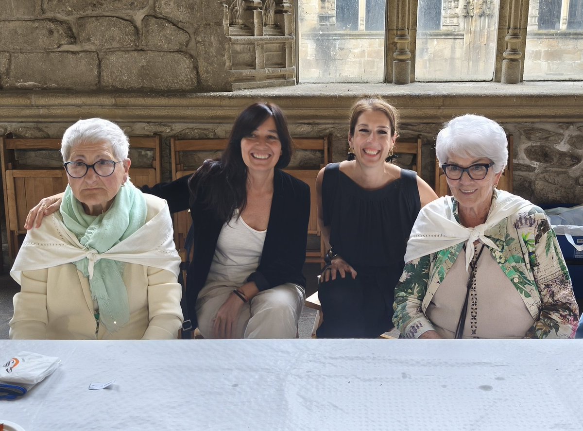 Pake Leku elkarteak antolatutako Jubilatuen egunean izan gara. Gaurko omenduak, Jesusa eta Margarita.

Plazera izanda zeuekin eta familiartekoekin mahaiaren bueltan barriketan egotea. 

Eskerrik asko antolakuntzari! Beste behin, giro aparta izan da.