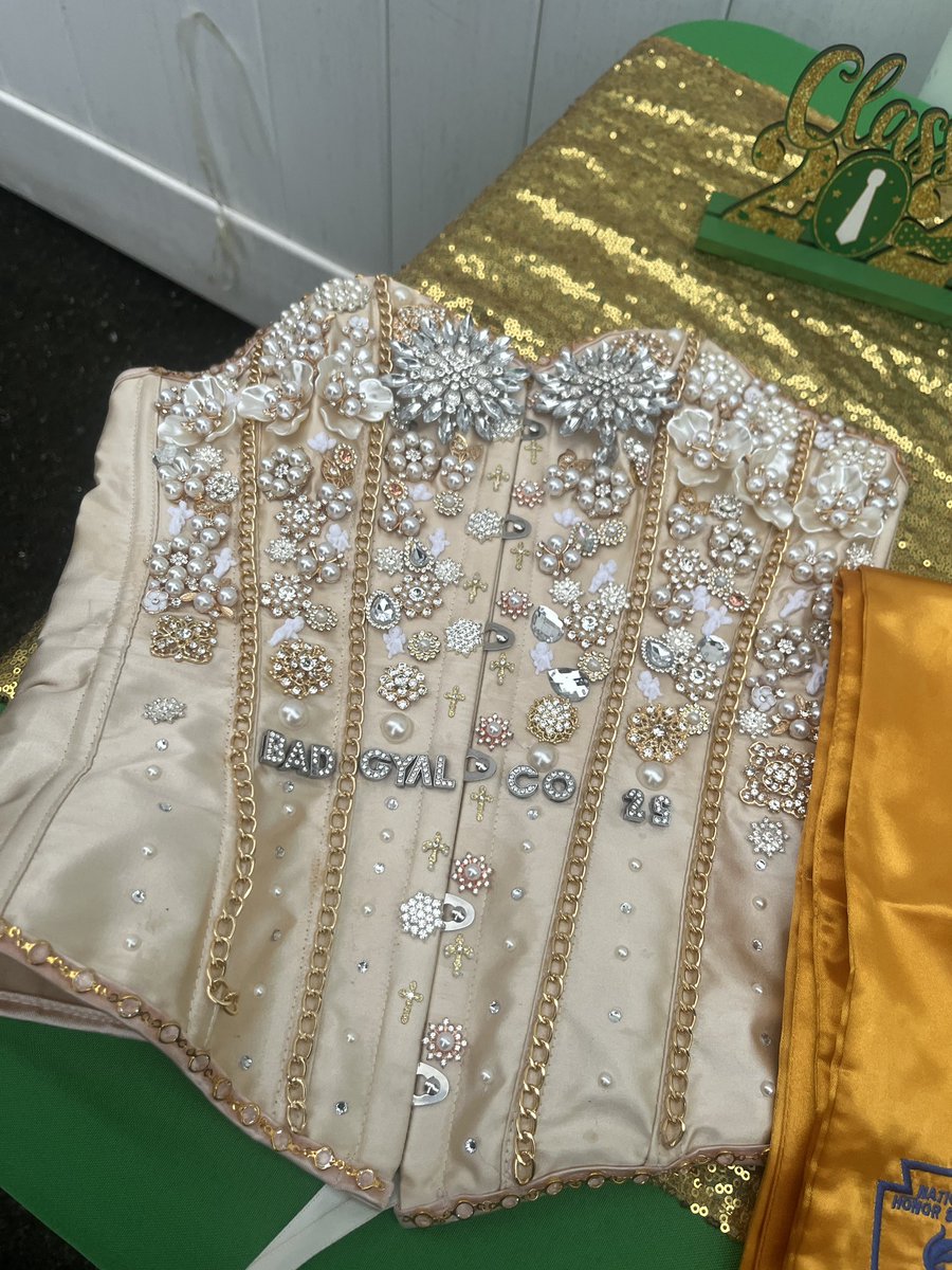 1badgyalll's tweet image. #co25 ✌🏽💚