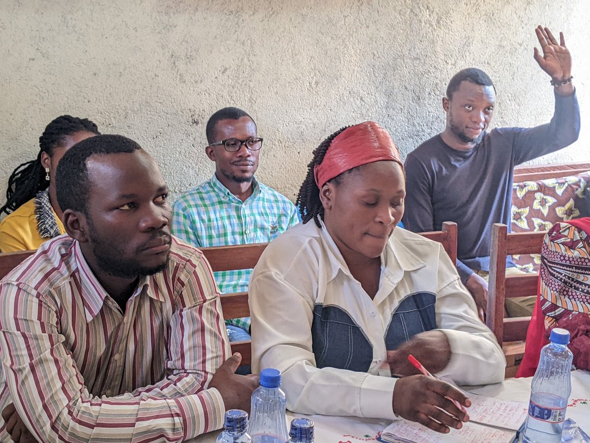 Bukavu | 15 juin 2025
L'#AJB forme les responsables de ses clubs de Kadutu, Panzi, Ibanda &amp; Bagira sur l’#AgendaJPS (résolutions 2250, 2419, 2535) avec @CoalitionJPS.
🎯 Objectif : Vulgarisat° &amp; restitution dans les Clubs AJB.
#PaixEtSécurité #Resolution2250 #Youth4Peace #SudKivu
