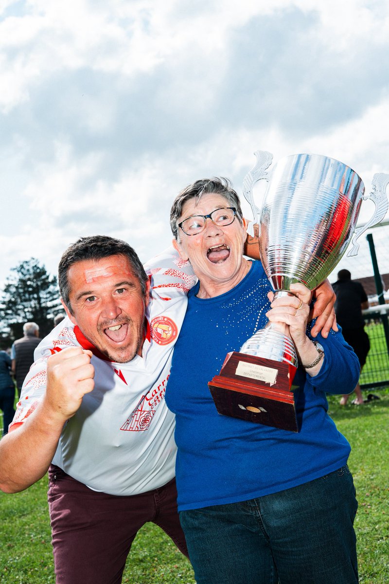 FCRocquancourt's tweet photo. Le premier trophée depuis 54 ans.

Merci à toutes et tous d’avoir partagé cette belle journée avec nous. Merci de soutenir vos frères, vos cousins, vos papas, vos potes, vos enfants. 

Aujourd’hui, soyez fiers de vous et soyez fiers des votres. 

ON EST ROCQUANCOURT PUTAIN 🍁 https://t.co/IswlBUTcde