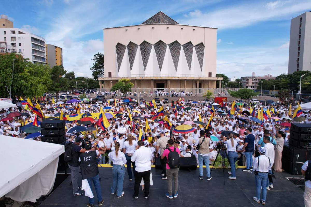 EstebanMerchan7's tweet image. Este es el PUEBLO! 
Nos vemos en las urnas zurdos de mierda! 

#FueraPetro
#FuerzaMiguelUribe