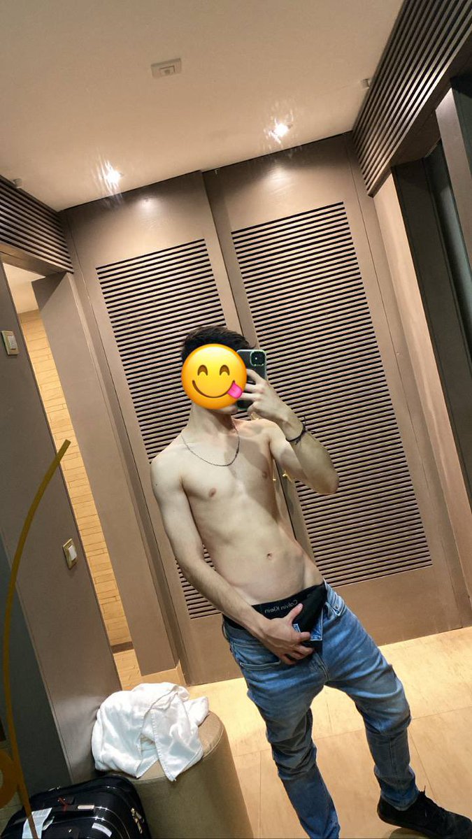 onlyy656's tweet photo. sin polera y con cadena o sin pantalón y bóxer? 
sigueme y rt, te la mando por dm sin nada 😈😛 https://t.co/CvdRpVUibk