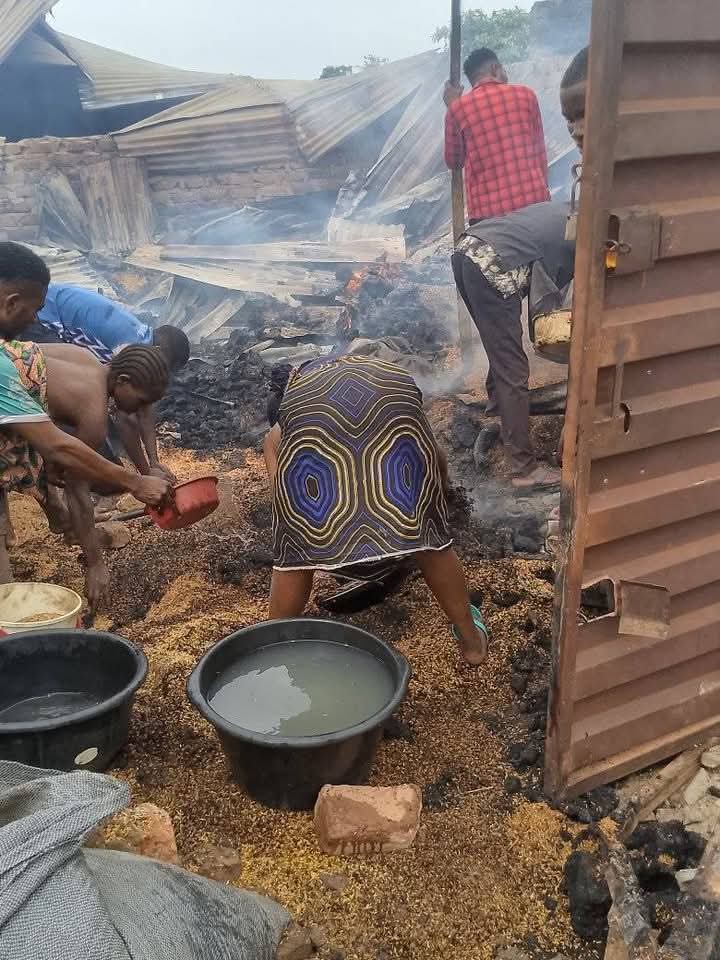 OrdamQueen's tweet photo. This is unacceptable.....every life is precious.
#StopTheGenocideInBenue https://t.co/OGLhzviXK3